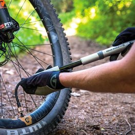 BLACKBURN pump - CORE - black